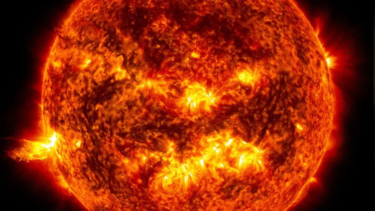 Científicos Simulan Explosiones Solares en el Laboratorio y Podrían Haber Resuelto un Gran Misterio del Sol