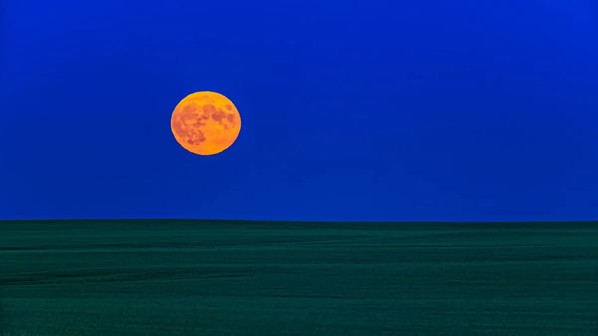 Cómo ver la Luna de la Cosecha y Saturno este fin de semana