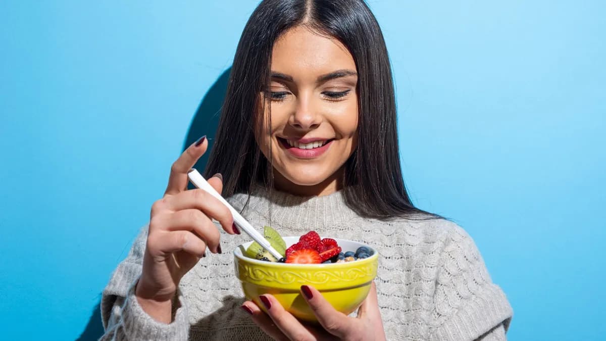 El consumo de fruta entera se relaciona con la salud cardiovascular, según un estudio