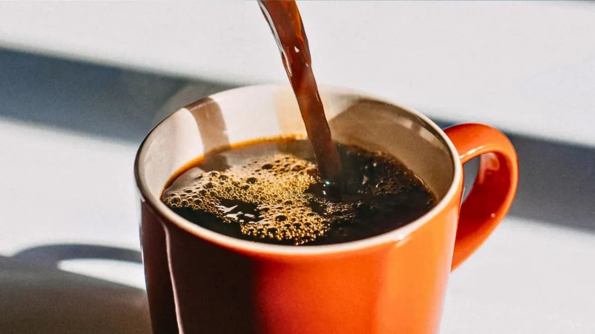 El consumo de té o café podría influir en el riesgo de osteoporosis en mujeres mayores