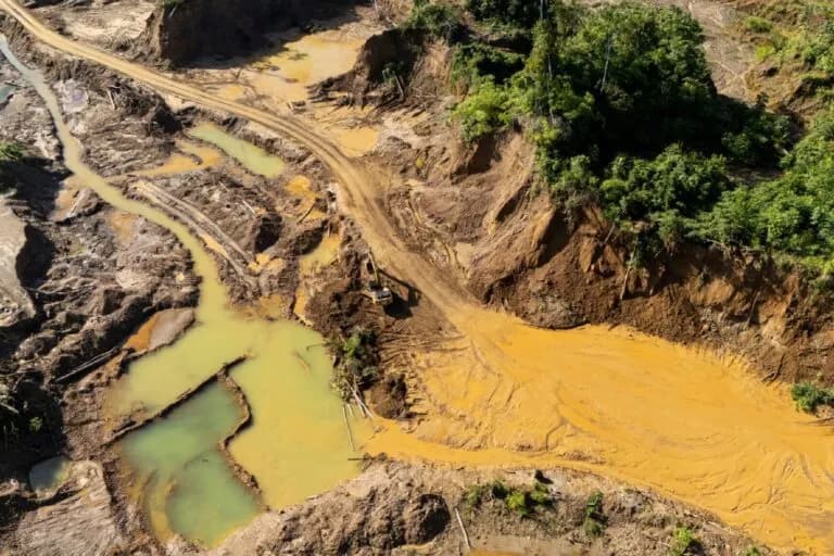 Comunidades amazónicas pierden agua por minería y deforestación