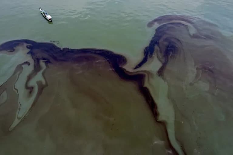 La contaminación marina por petróleo alcanza cifras alarmantes según datos satelitales