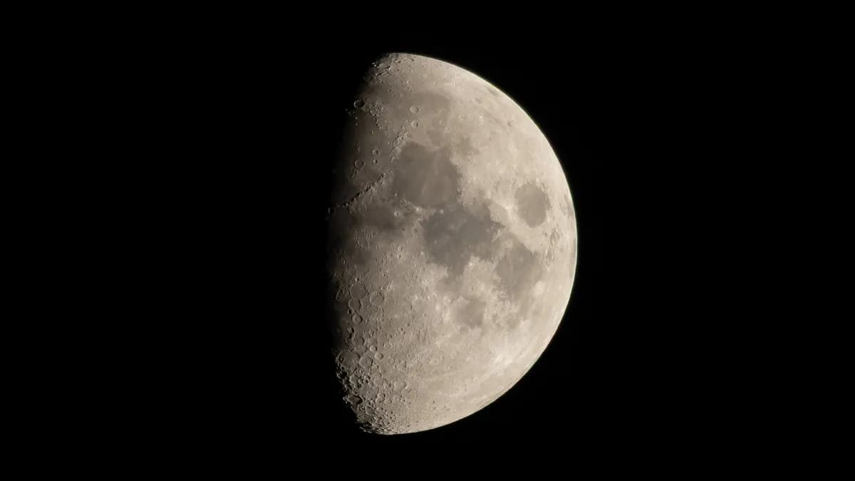 La luna se está encogiendo: astrónomos revelan la velocidad del cambio