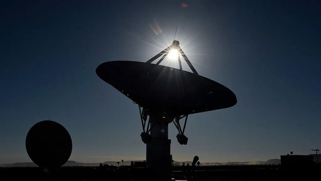 Primera detección de señales de radio de un exoplaneta: Beta Pictoris b